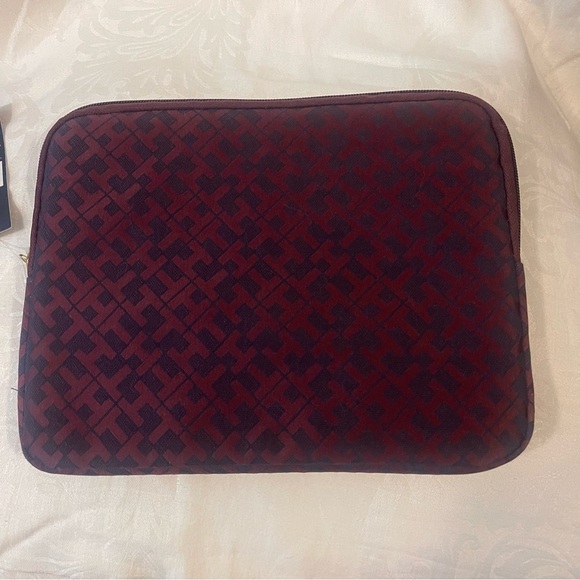 ❤️2/$15 or 3/$21❤️ NWT Tommy Hilfiger Tech Zip Case - Picture 2 of 10